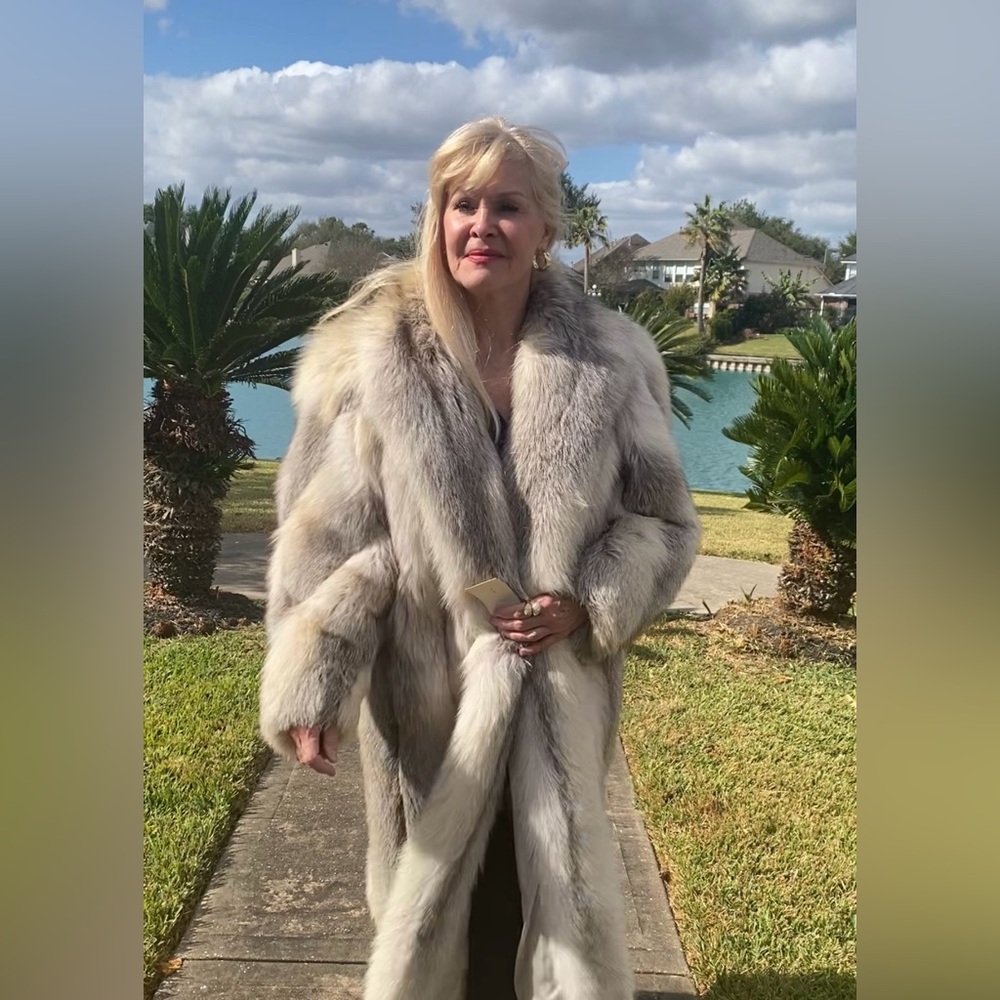 Genuine Silver Fox Full-Length Fur Coat – Luxury – Excellent Condition (M–L)